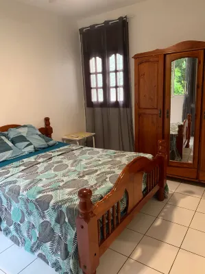 Cozy Grand-Bourg Apartment with Private Entrance - 2성급