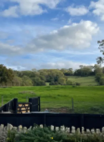 Chew Valley Retreat Suite 酒店