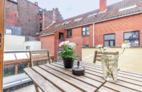 Modern 3BR Apt for 6 with Patio Ghent