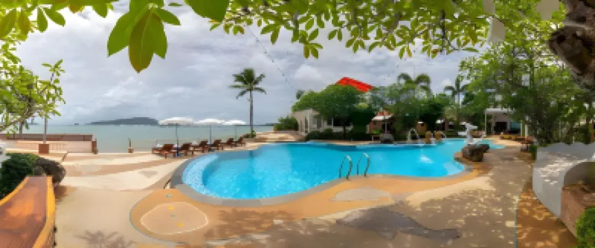 อ่าวฉลองวิลล่า รีสอร์ท แอนด์ สปา โรงแรมใกล้Golden Dragon,Fishing Phuket