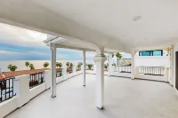 1BR Ocean-view Apt - Walk to Beach, Shops & Pier - Condos