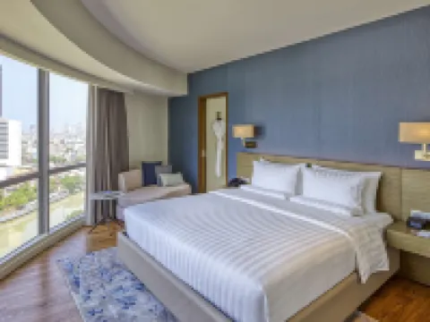 Novotel Suites Manila at Acqua