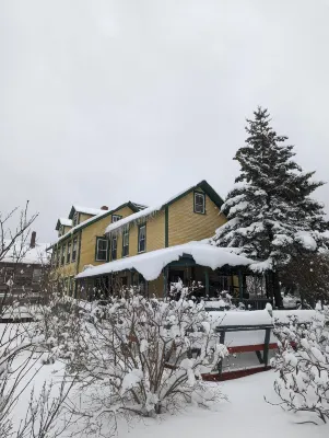 Historic 2 Cats Inn Hotels in 