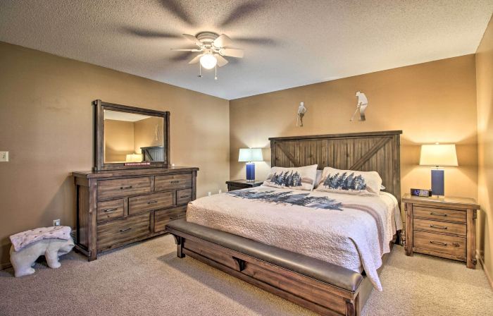 Cabin w/ Fire Pit & Movie Room, 1 Mi to Lake