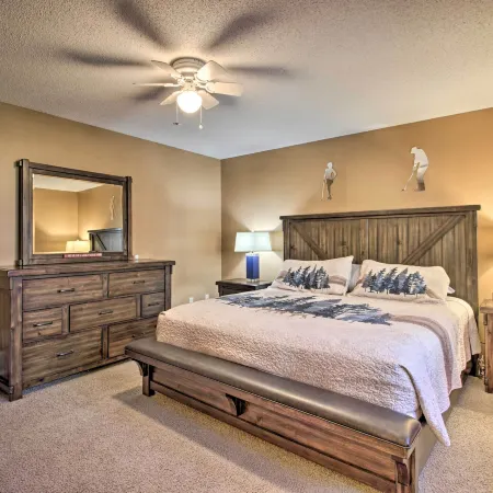 Cabin w/ Fire Pit & Movie Room, 1 Mi to Lake