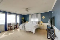 Spacious Lakefront House w/ Backyard Fire Pit - Wifi