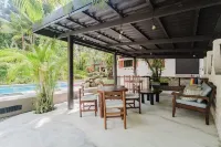 spacious and comfortable Villa with tropical charm and pool
