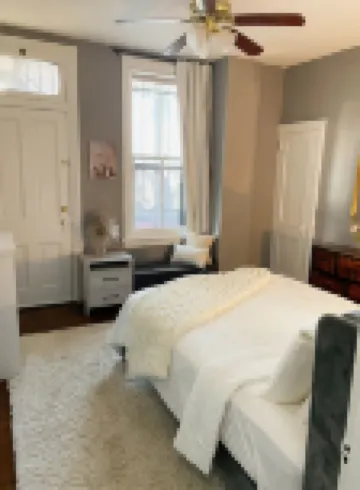 Cozy waterfront 2BR/3 Beds w./ Modern meets Historical Charm/Chic