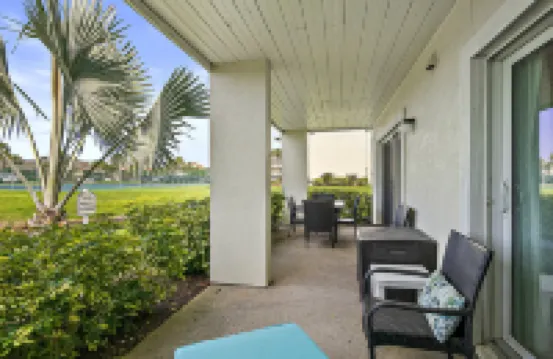 Garden-level Condo With Patio, 2 Pools, Gym, Tennis & Sauna - Steps to the Beach