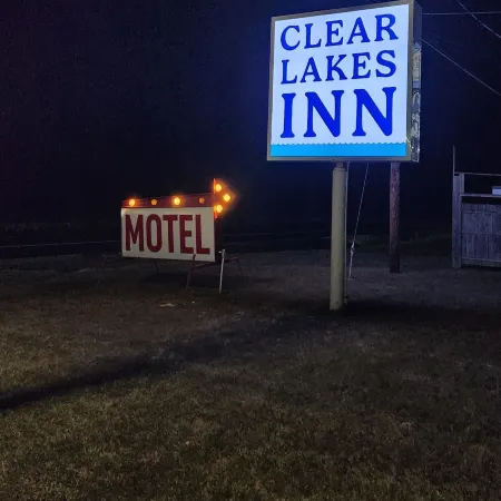 Clear Lakes Inn