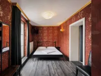 Hotel Goldene Spinne Hotels near City Park