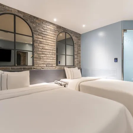 Crown Hotel Отели рядом с достопримечательностью «Музей Моран»