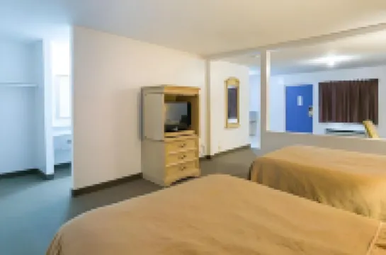 Rodeway Inn & Suites