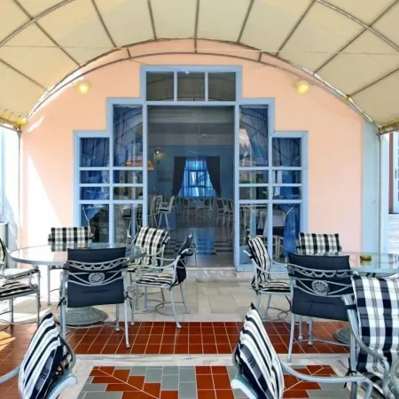 Dolphin Hotel
