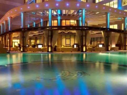 ヘルナン ランドマーク ホテル