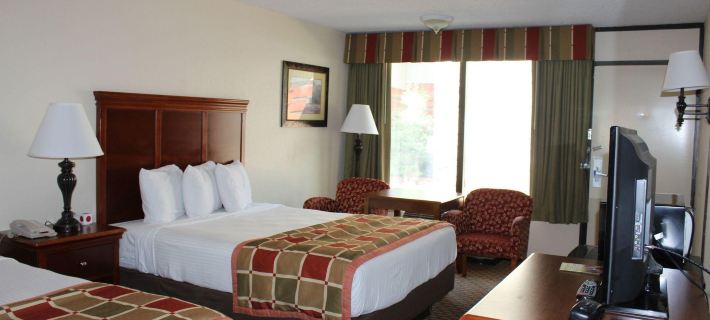 Great Smokies Inn - Cherokee Hotels in Swain County