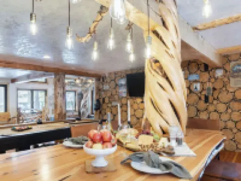 Base Camp by AvantStay Magical Cabin w Sauna Hot Tub Close to Snow Golf Hotels in Sunriver