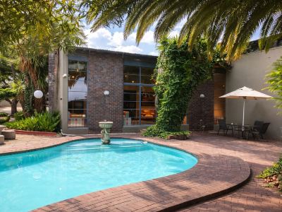 African Moon Corporate House