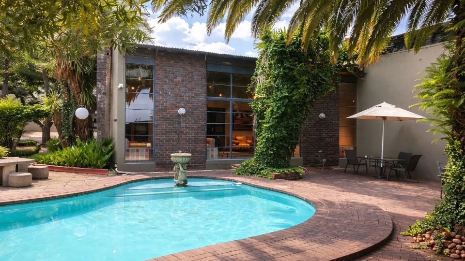 African Moon Corporate House