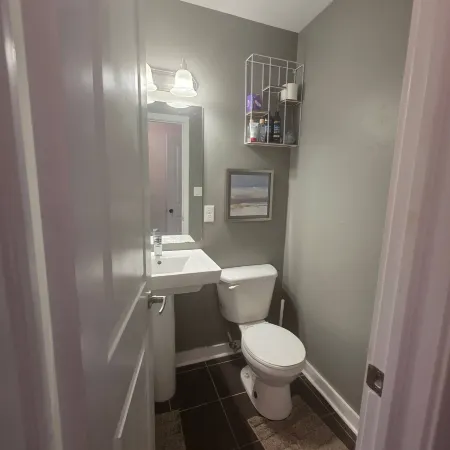 Cozy Private Room with En-suite in Central Barrie
