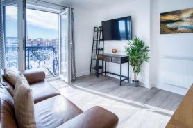 The Crows Nest - 1 Bed Apartment - Swansea Marina