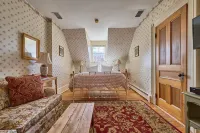 The Millerton Inn - balcony