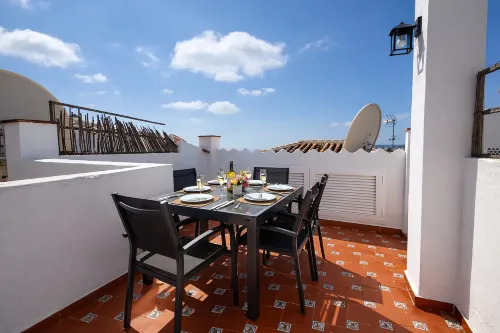 Charming 3-Bedroom Apartment in Scenic Frigiliana - マウンテンビュー
