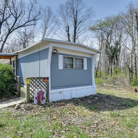 6 Mi to Fort Knox! Rural Family Home, Pets Welcome