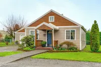 Walk to Twilight Sites! Forks Home w/ Hot Tub - 2-Star