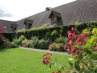 Charming Chalet with Swimming Pool in Quend Hotels in Quend