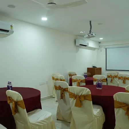 Hotel Flamount Hitech City Отели рядом с достопримечательностью «Конгресс-центр Cyber»