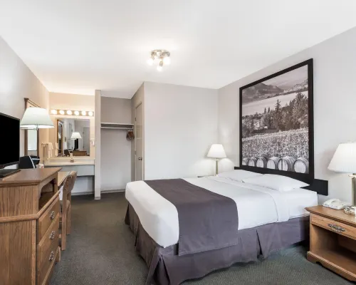 Super 8 by Wyndham Kelowna BC Hotels in Kelowna