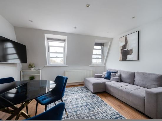 Comfy 2 Bed Flat QCE