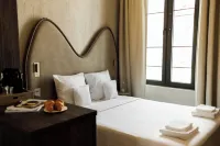 Notre Dame Hotel - Self Check-IN