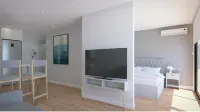 Victory Suites - 2 Bedrooms and Executive Suite, Swimming Pool & Gym, Close to Airport