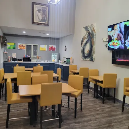 Quality Inn & Suites Отели в г. Пайндейл
