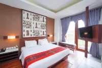 Grand Master Villa Tomohon