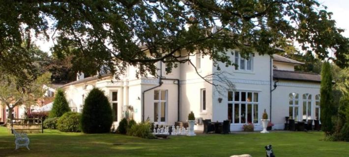Wrexham Llyndir Hotel by Belvilla Hotel di Wrexham