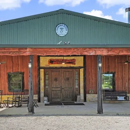 Oakridge Ranch: Pool + Hot-tub, Pickleball Court, Whiskey & Wine Room!