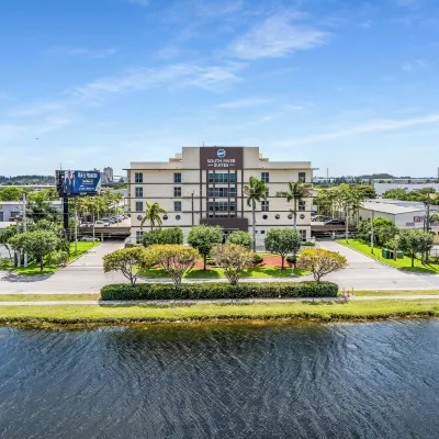 South River Suites Hotels near Santa's Enchanted Forest