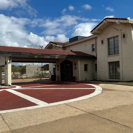 Super 8 by Wyndham Nacogdoches Near University