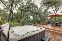 Placerville Paradise: Game Room + Hot Tub! - Wifi