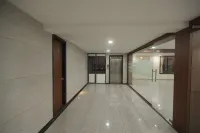 Royal Palace Hotel Surat Velanja - 2-Star