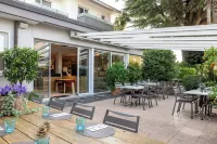 Ascona Lodge, Pool & Garden Retreat - Breakfast