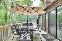 Cozy Bear Den Cabin | Game Room and Golf Cart - Homestays