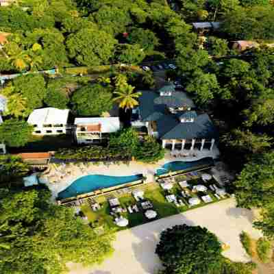 Vibrant 3-Bedroom Condo with Resort Amenities, Pools & Beach Club Access Hotel Exterior