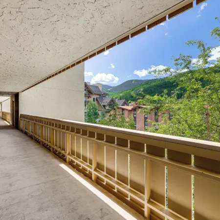 Updated Condo Walk to Vail Village and Ski Shuttle!