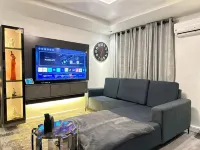 Luxurious Abuja Apartment With Private Entrance & Central AC - مطابخ
