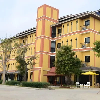 Boonme Heritage Hoteles cerca de Templo Wat Chulamani