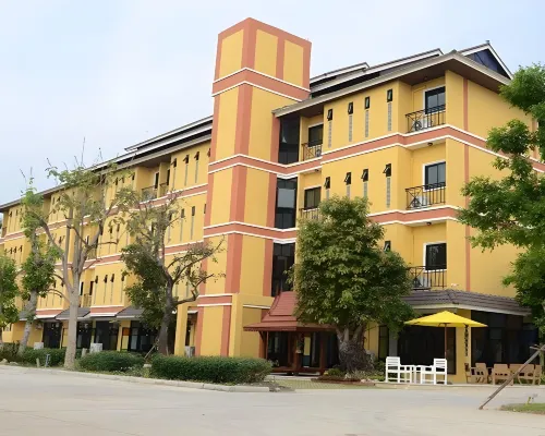 Boonme Heritage Hotels near Wat Chulamani